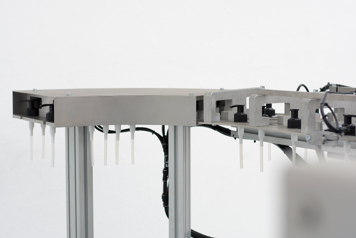 Escalator. Sistema industrial mecanico por elevacion de lamas para el posicionamiento automatizado de dosificadores vista salida dosificadores