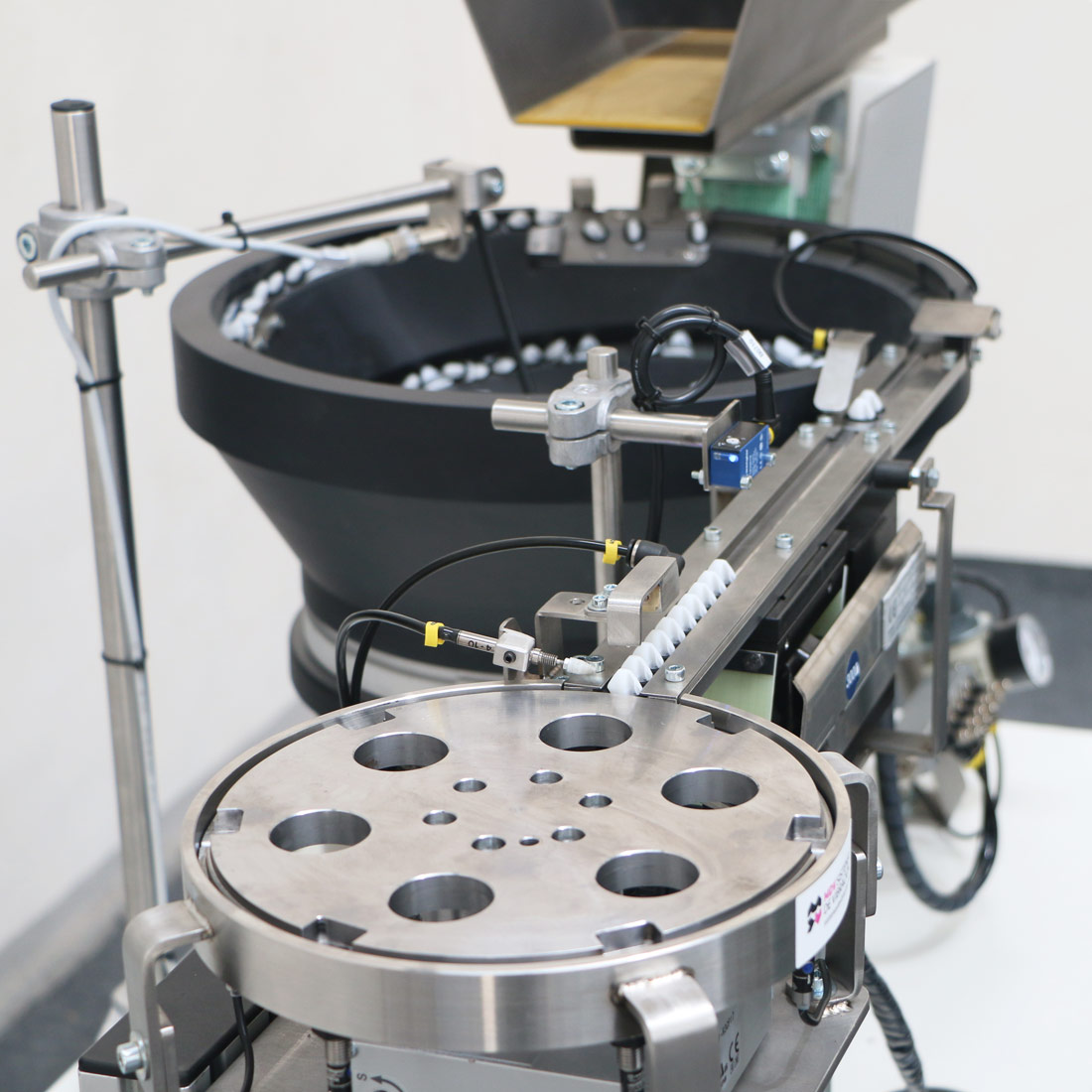 mdv-paso-a-paso-clips-plastico-mesa-giratoria-02_3453