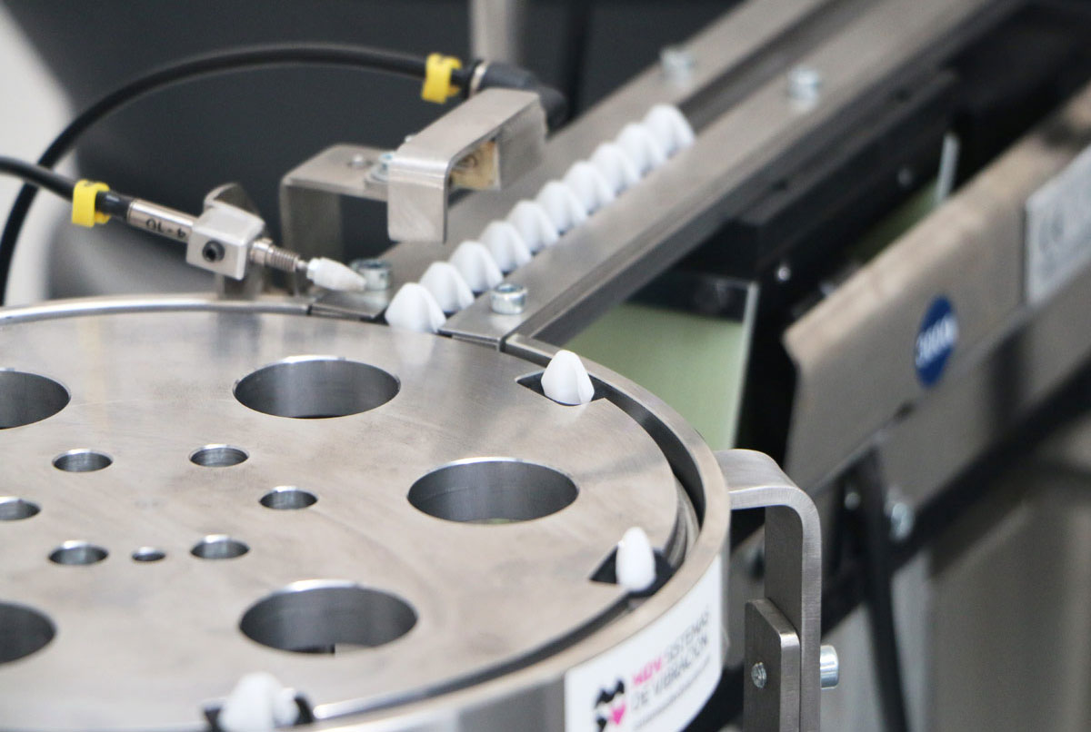 mdv-paso-a-paso-clips-plastico-mesa-giratoria-03_3472