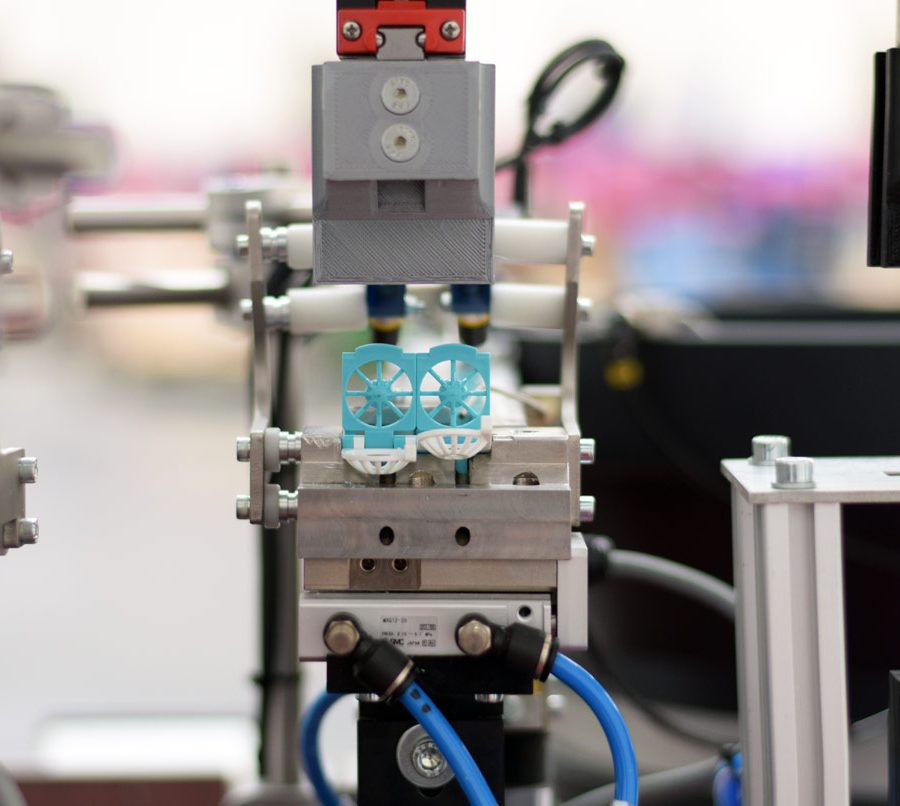 Sistema alimentador industrial con 3 paso a paso para jaulas de lentillas