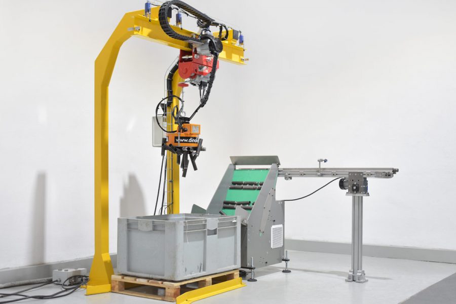 Equipo posicionador con elevador de lamas y polipasto con electroimán