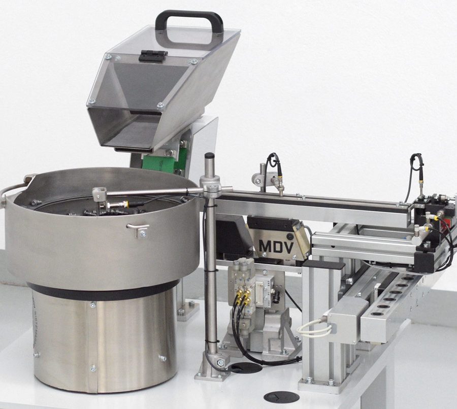 Vibrador para posicionamiento de tornillos M6 con doble paso a paso