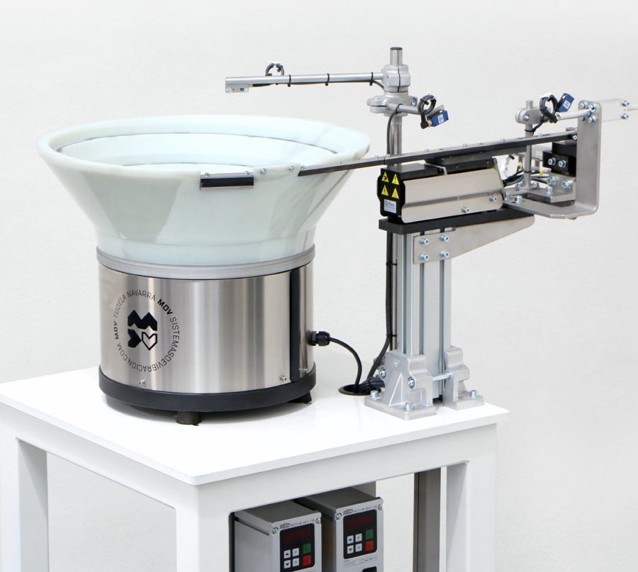 Sistema de alimentación con tolva vibratoria de fibra