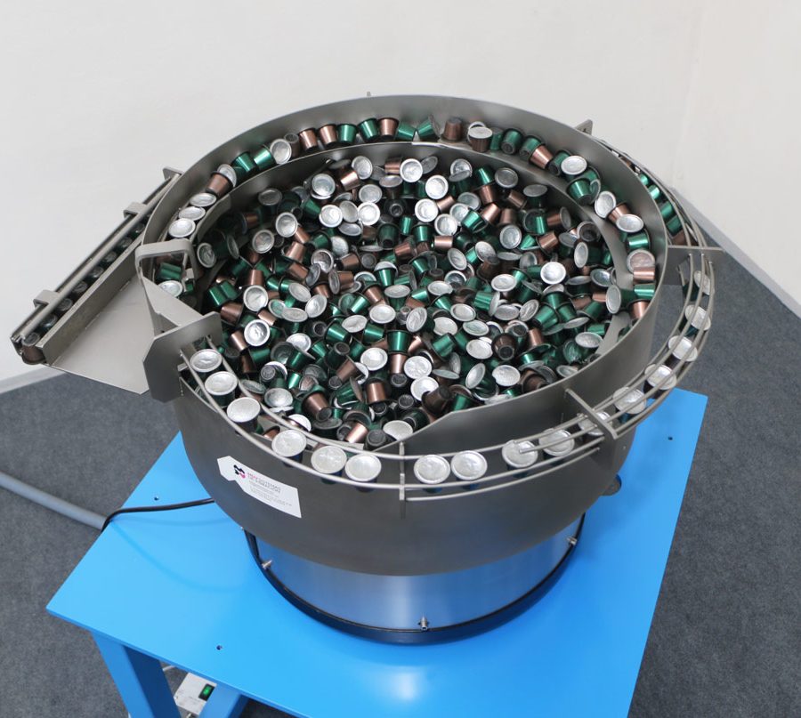 Sistema de posicionamiento con tolva vibratoria de acero