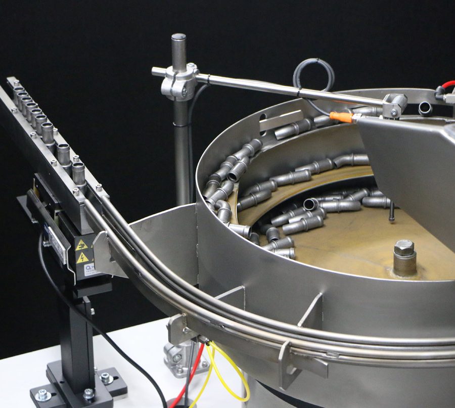 Sistema de posicionamiento con tolva vibratoria de acero