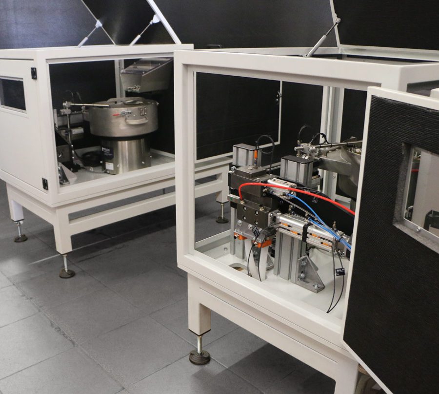 Máquinas vibratorias con tolvas de acero