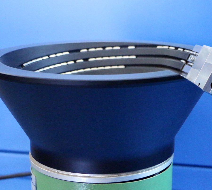 Máquina con tolva vibratoria de fibra